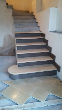scalini in sheverny lucidi con alzata wenghè costa a 1/2 toro