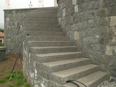 scalini massello da cm.15 lavorati a puntillo 
