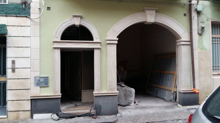 portale e portoncino in thala beige massello 
